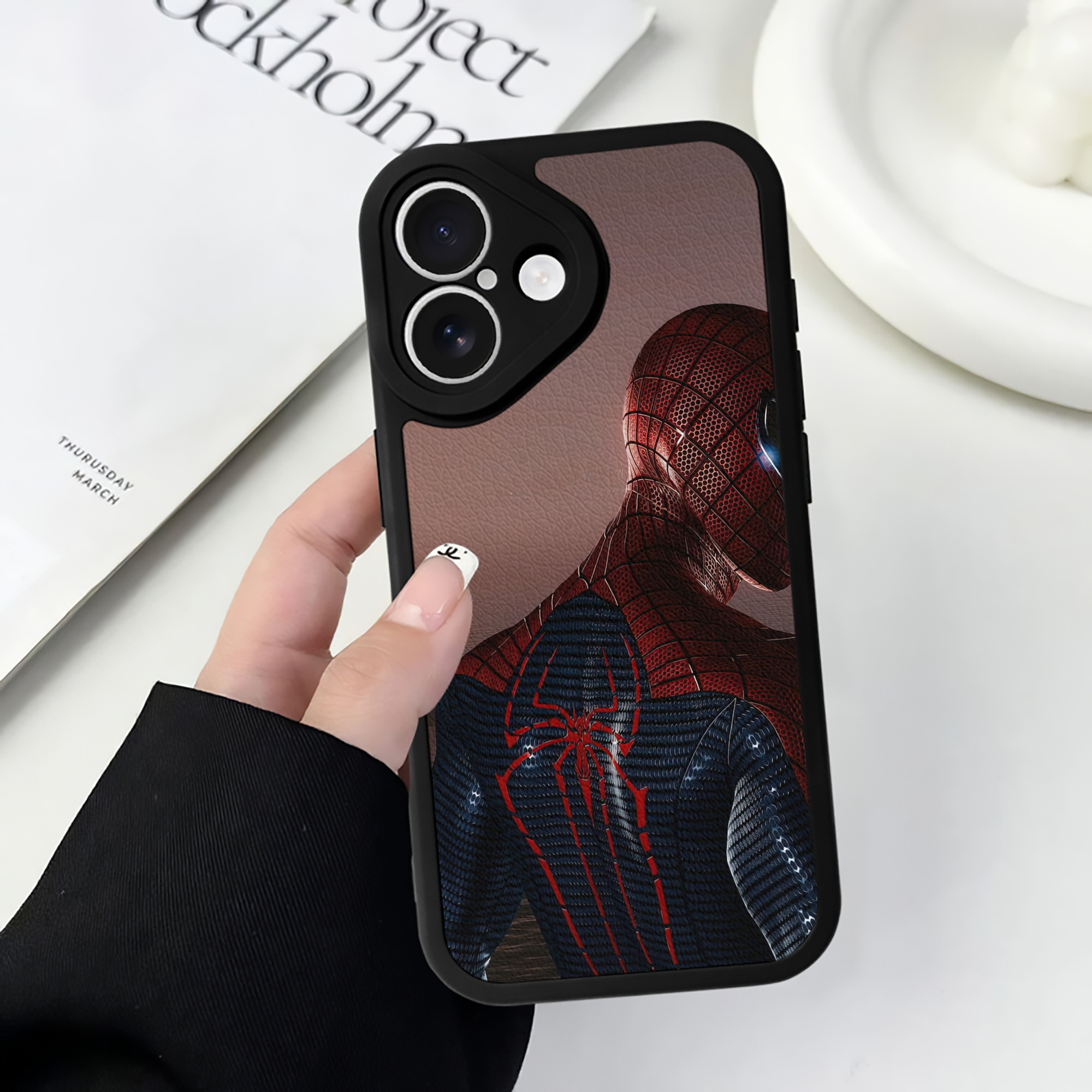 Spider Man スパイダーマン 【iPhone 16シリーズ対応】シリコンスマホケース（レザー調） 材質：シリコン